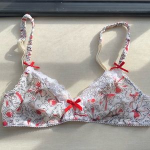 NWOT love Moschino unpadded bra side 34 M.